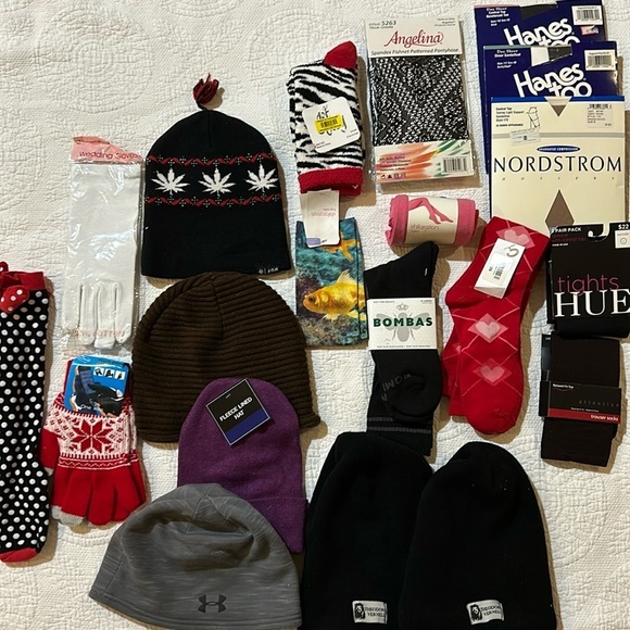 Hats/socks/gloves/tights Bundle. Bombas.